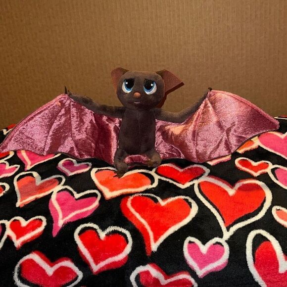 Hotel Transylvania Mavis Bat ￼poseable wings, plush wingspan 16 inches long 2012 - Picture 1 of 6